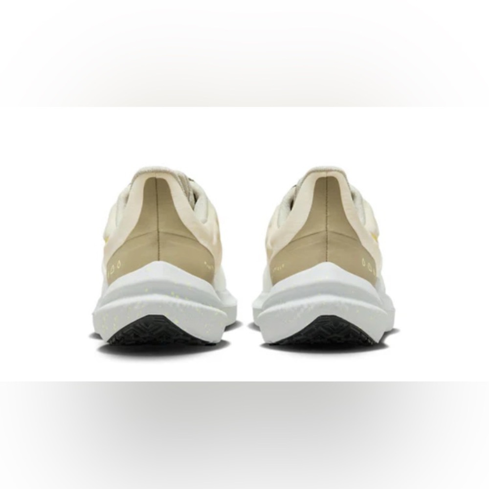 Nike Nike Air Winflo 9 Shield Womens DM1104 Sneakers Pale Ivory high Voltage EUC - Picture 4 of 11